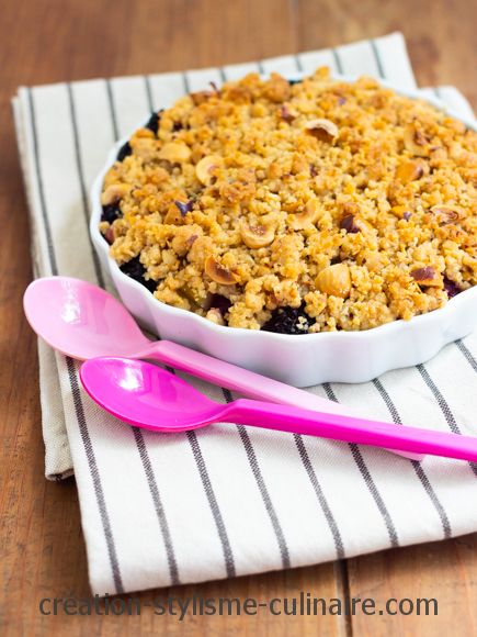 crumble sans gluten de fruits rouges aux noisettes